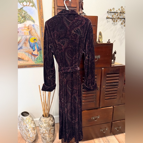 Ralph Lauren Black and Purple Velvet Robe - Picture 5 of 5